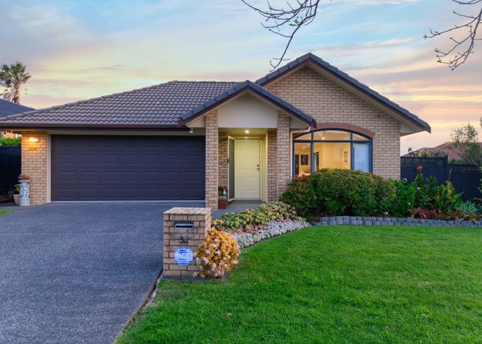  at 32 Corta Bella Place, Golflands, Auckland