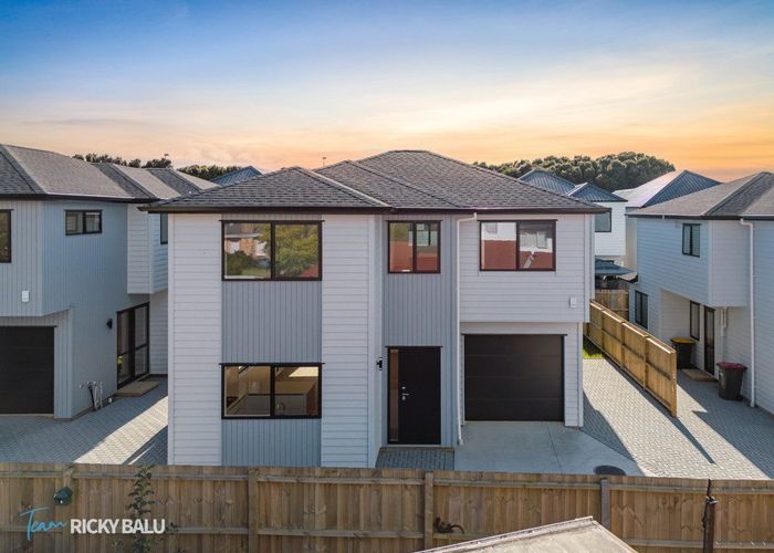  at 2/18 Domain Street, Weymouth, Manukau City, Auckland