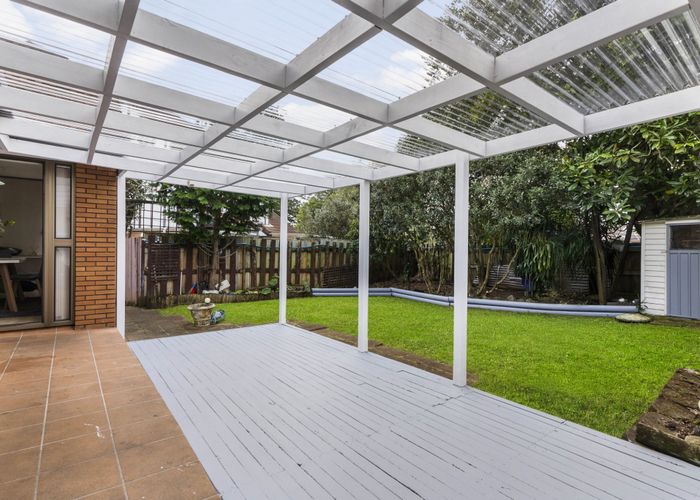  at 2/7 Roslyn Road, Mount Wellington, Auckland
