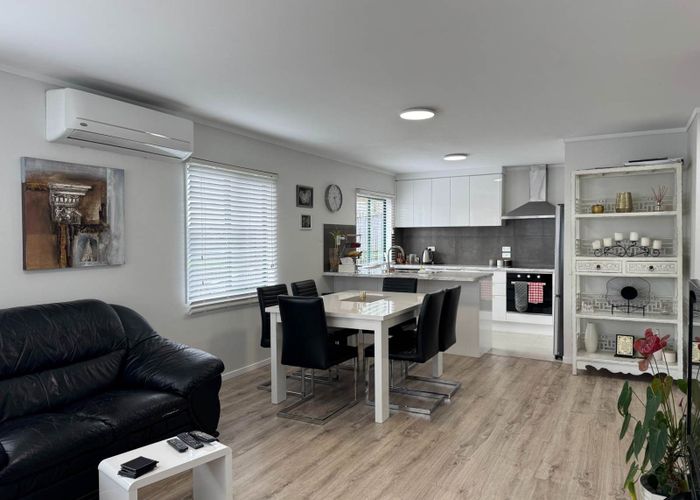  at 6B Millbrook Road, Henderson, Waitakere City, Auckland