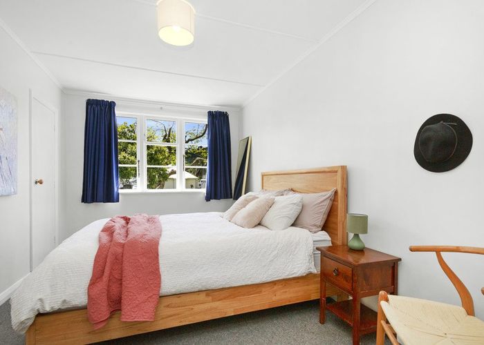  at 2/98 Strand Crescent, Naenae, Lower Hutt
