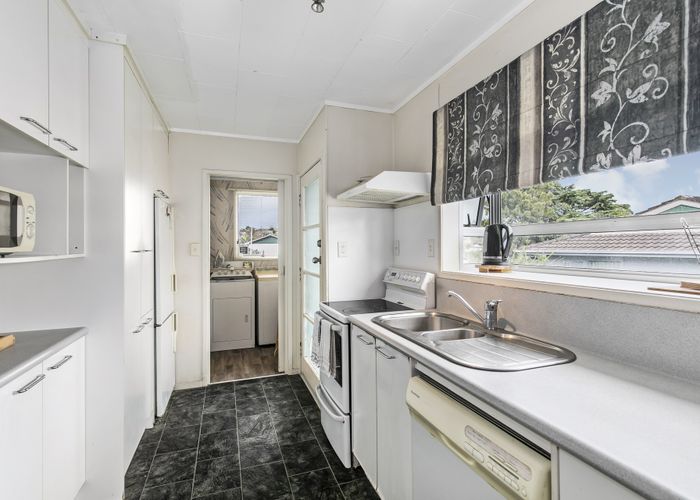  at 1/12 Chamade Place, Clover Park, Auckland