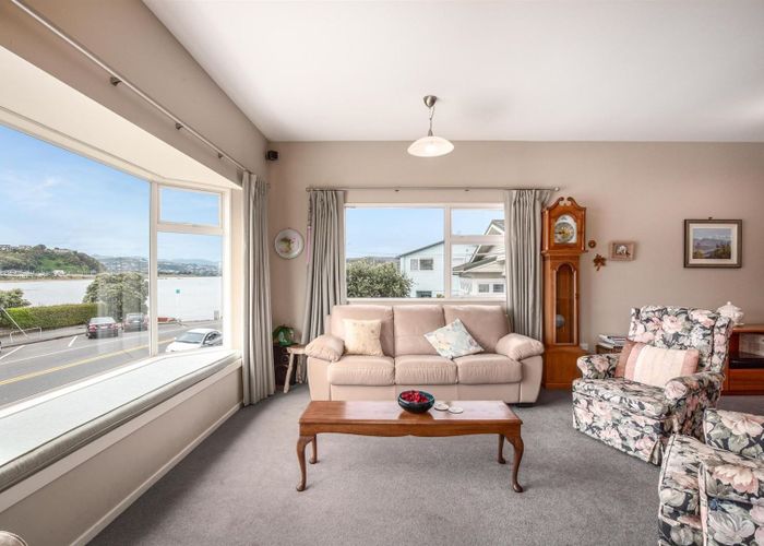  at 18 Beach Road, Plimmerton, Porirua