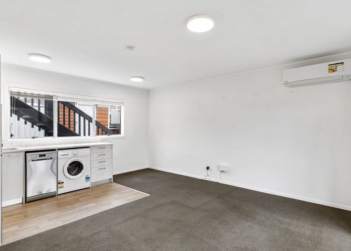  at 1/19 Houghton Street, Meadowbank, Auckland