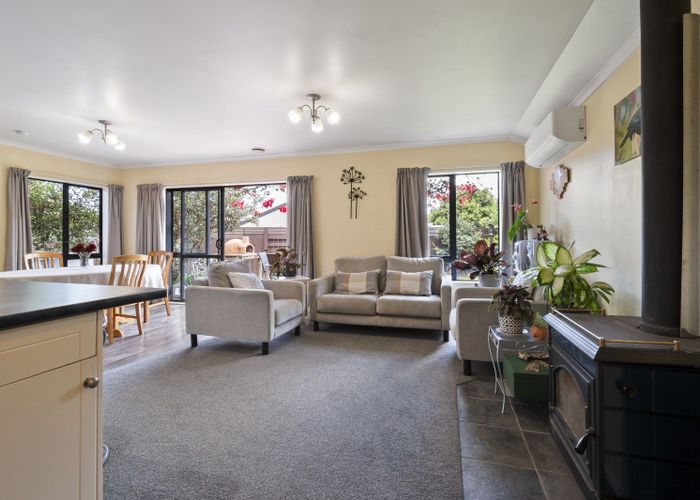  at 8 Sunshine Place, Kelvin Grove, Palmerston North