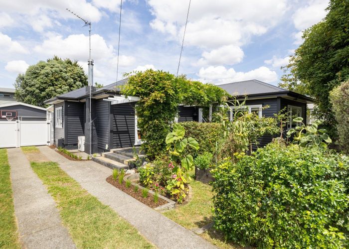  at 8 Naylor Street, Hamilton East, Hamilton