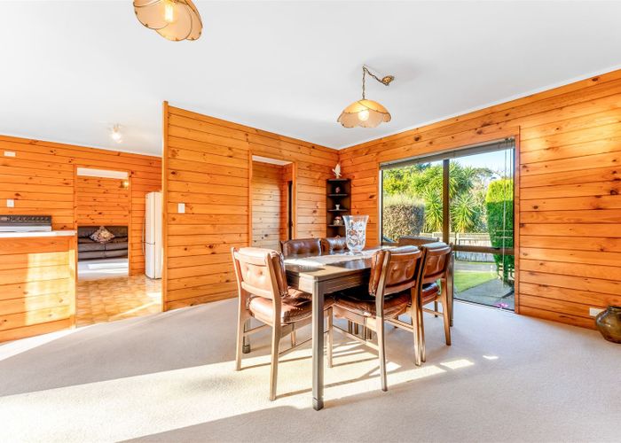  at 14 Chardon Place, Henderson, Auckland