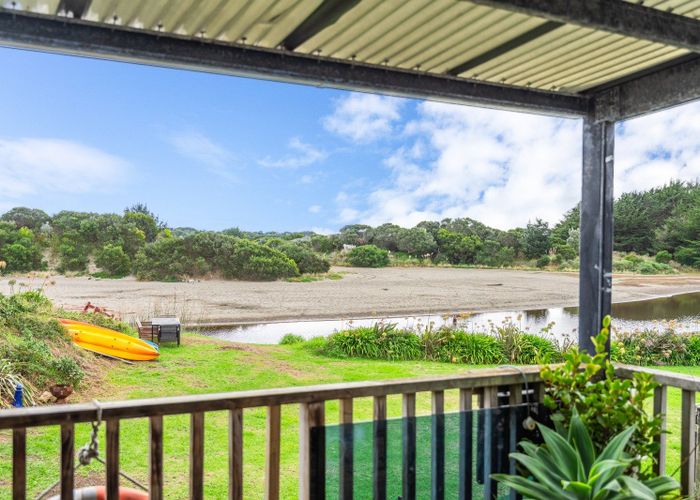 at 21 Manga-Pirau Street, Waikawa Beach, Horowhenua, Manawatu / Whanganui
