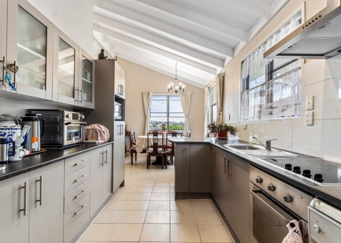  at 24 Ussher Place, Pakuranga Heights, Manukau City, Auckland