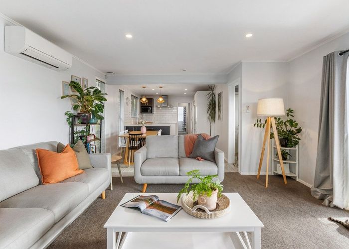  at 4 Hayman Place, Beach Haven, North Shore City, Auckland
