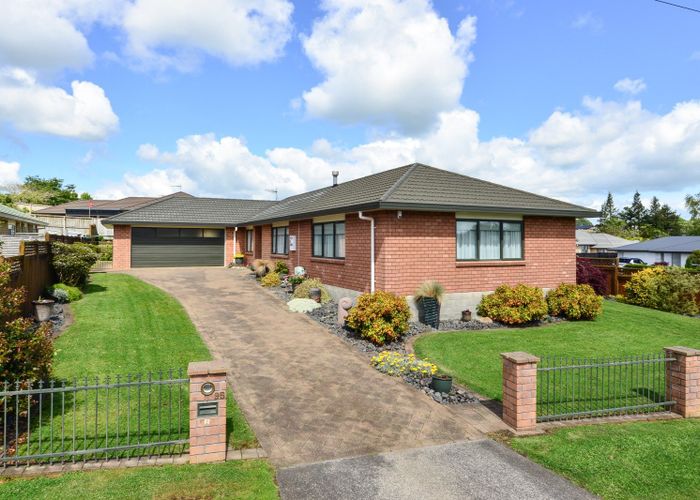  at 95 Dixon Road, Glenview, Hamilton