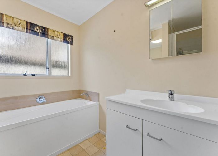  at 1/1 Gatman Street, Birkdale, Auckland