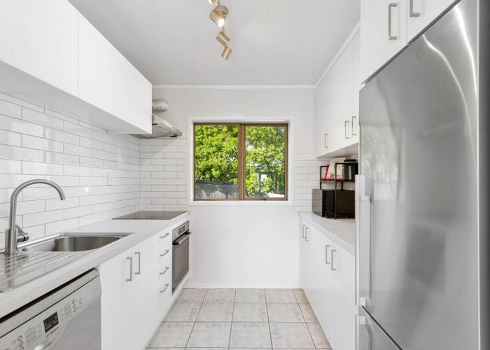  at 2/72 Stredwick Drive, Torbay, North Shore City, Auckland