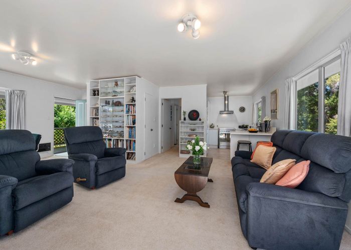  at 2/28 Niccol Avenue, Narrow Neck, Auckland