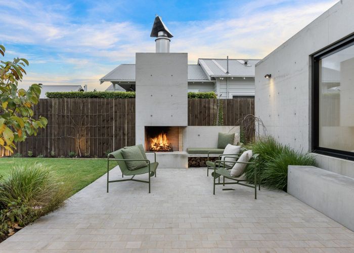  at 90 Walker Road, Point Chevalier, Auckland