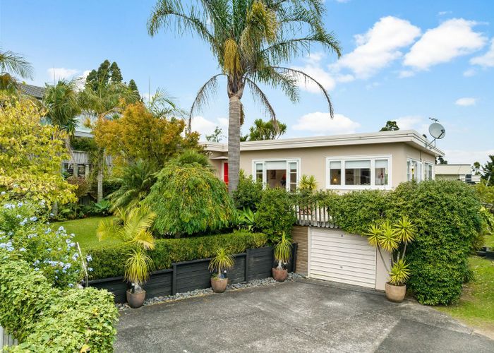  at 1/94 Island Bay Road, Beach Haven, Auckland