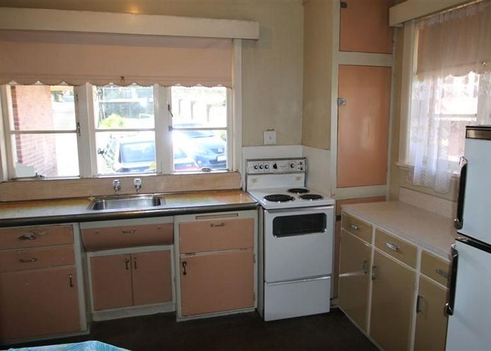  at 264 Great North Road, Henderson, Auckland