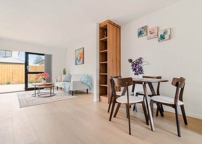  at 2/32 Tapuwae Way, Mangere Bridge, Manukau City, Auckland