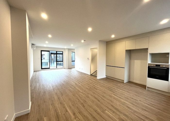  at 11  Irwin Lane, Windsor Park, North Shore City, Auckland