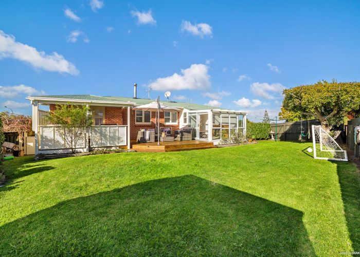  at 524 Glenfield Road, Glenfield, Auckland