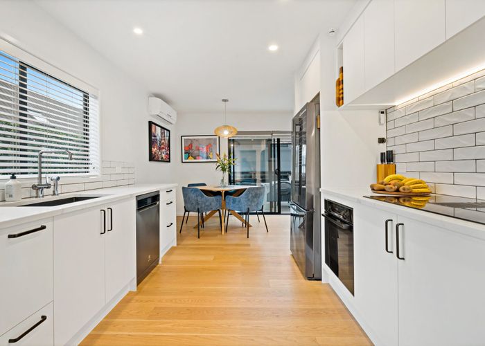  at 2/70 St Johns Road, Meadowbank, Auckland