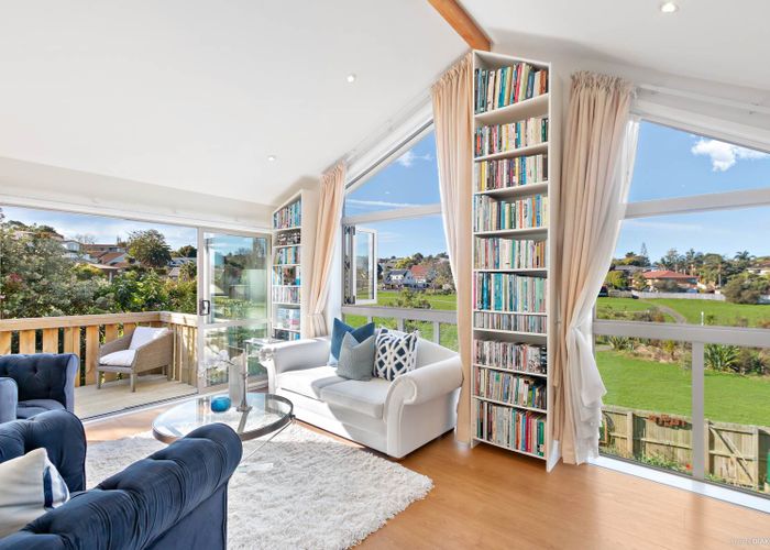  at 1/30 Curacao Place, Half Moon Bay, Auckland