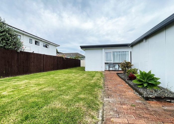  at 1/6 Vivian Wilson Drive, Eastern Beach, Auckland