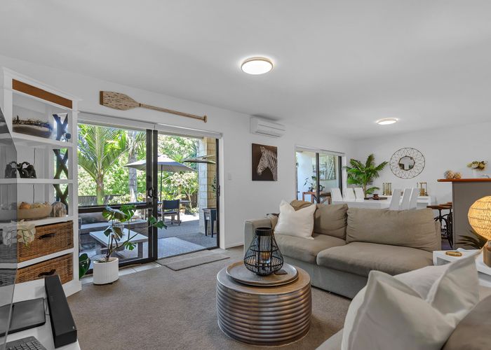  at 2/90 Albany Highway, Greenhithe, Auckland