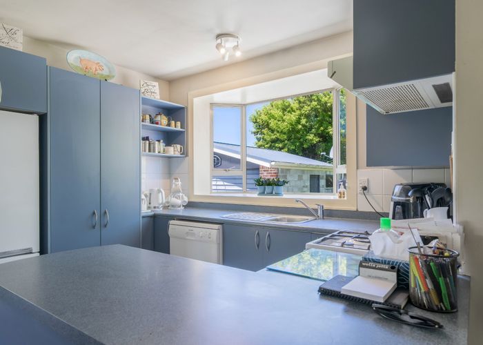  at 92 Main North Road, Woodend, Woodend