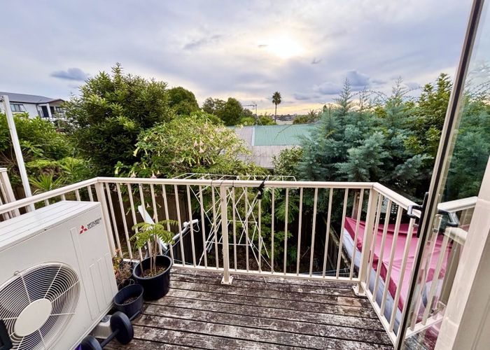  at 5/4 Keeling Road, Henderson, Auckland
