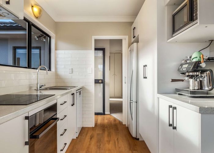  at 2 Laura Street, Kelston, Waitakere City, Auckland