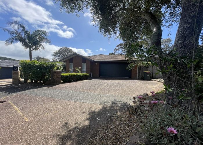  at 16 Amherst Place, Albany, North Shore City, Auckland