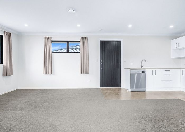  at 5 Oderings Place, Huntington, Hamilton
