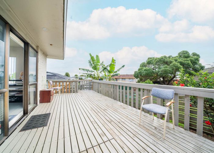  at 2/18 Frobisher Way, Clendon Park, Auckland