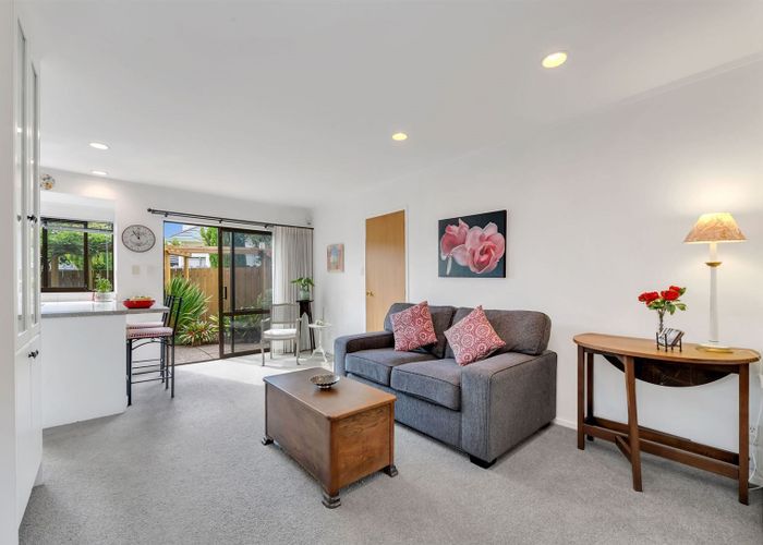  at 2/8 Simmental Crescent, Somerville, Manukau