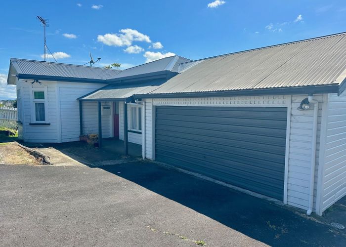  at 82 Forest Lake Road, Forest Lake, Hamilton, Waikato
