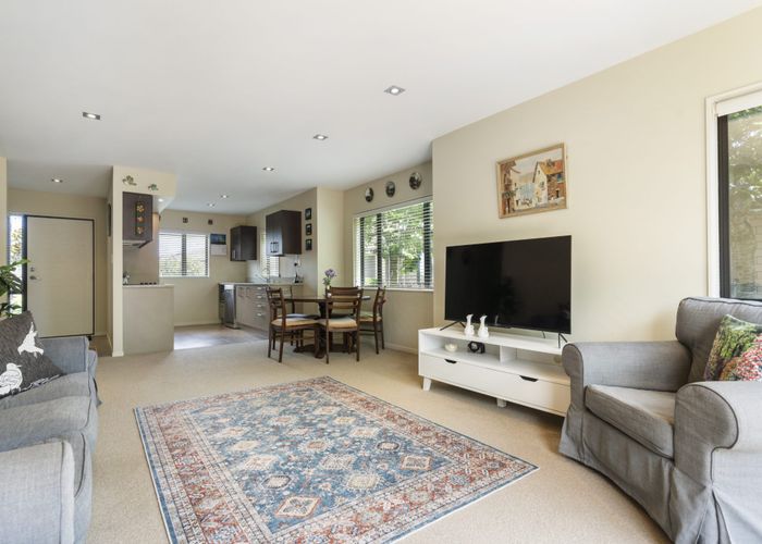  at 26 Royalle Mews, Botany Downs, Auckland