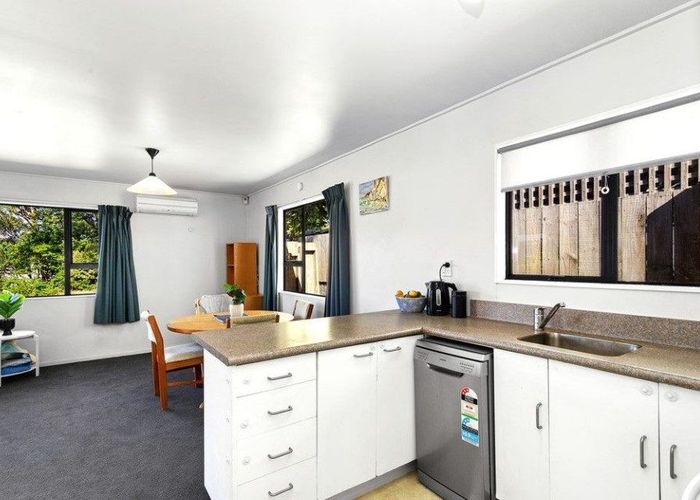  at 2/4 Dowse Drive, Maungaraki, Lower Hutt