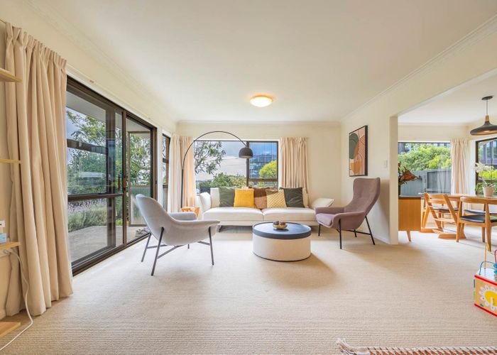  at 1/18 Kauri Glen Road, Northcote, North Shore City, Auckland