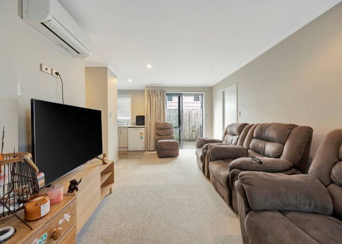  at 4/99 Lake Road, Frankton, Hamilton