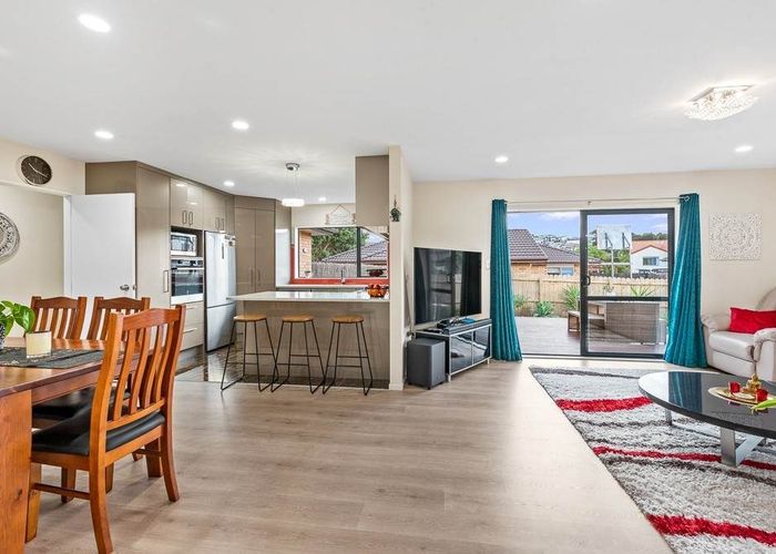  at 39 South Kensington Way, Henderson, Waitakere City, Auckland