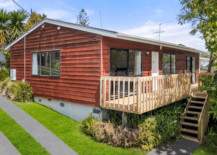  at 1/11 Weldene Avenue, Glenfield, Auckland