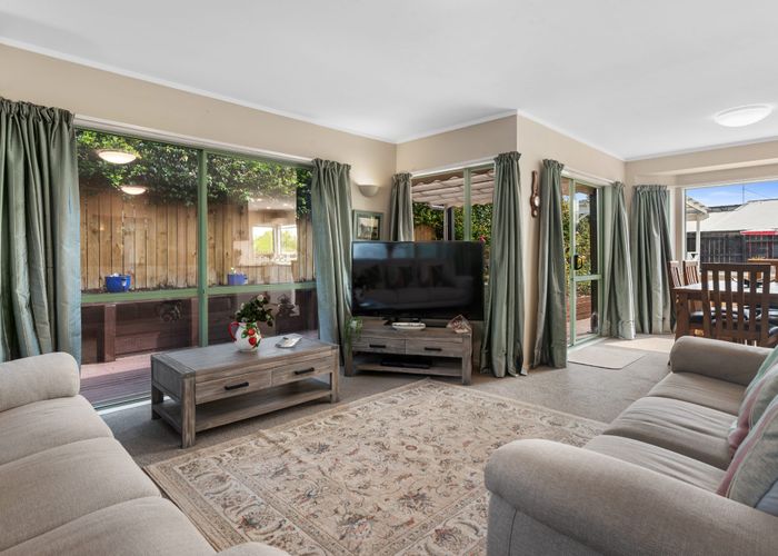  at 2/883 East Coast Road, Northcross, North Shore City, Auckland