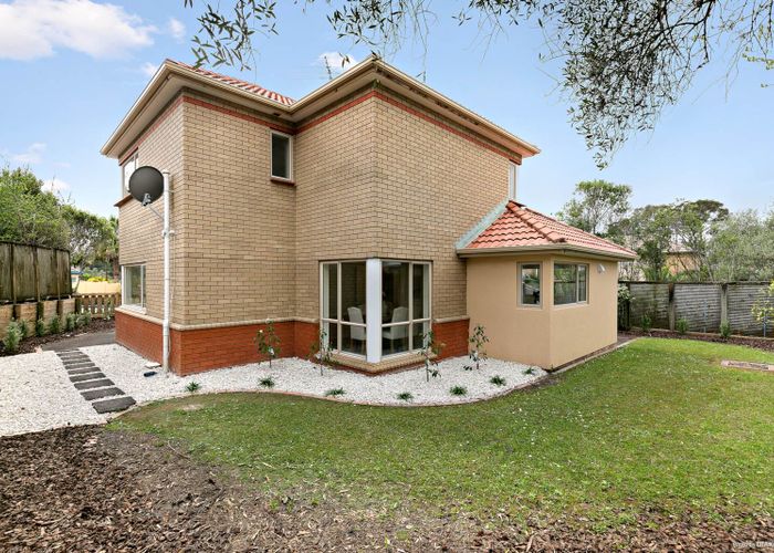  at 42 Amherst Place, Albany, Auckland