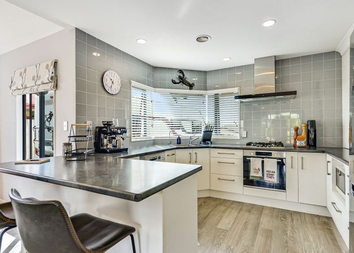 at 4 Harrogate Place, Grandview Heights, Hamilton