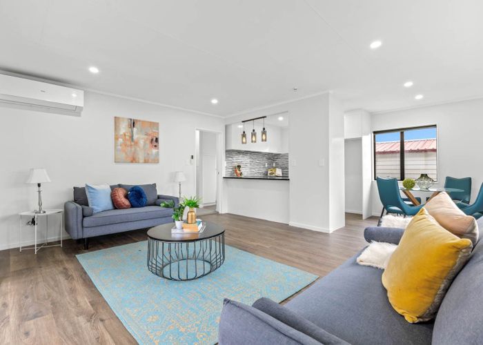  at 2/18 Eulogy Place, Randwick Park, Manukau City, Auckland