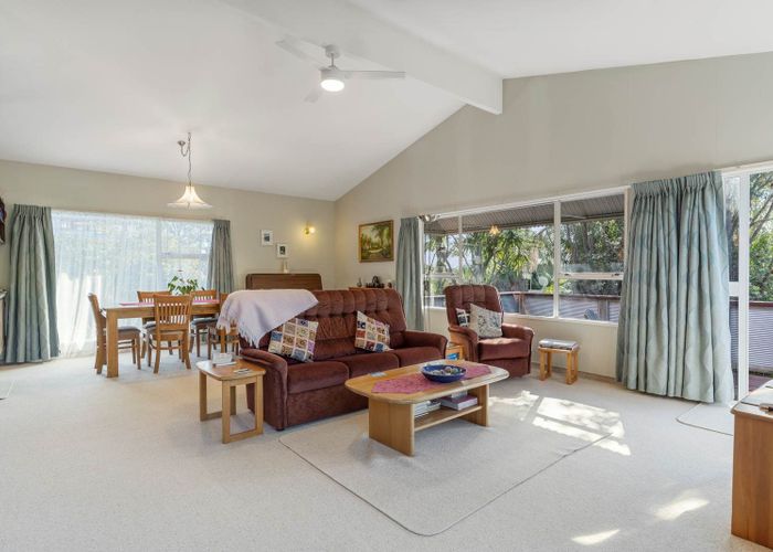  at 2/65 Knights Road, Rothesay Bay, Auckland