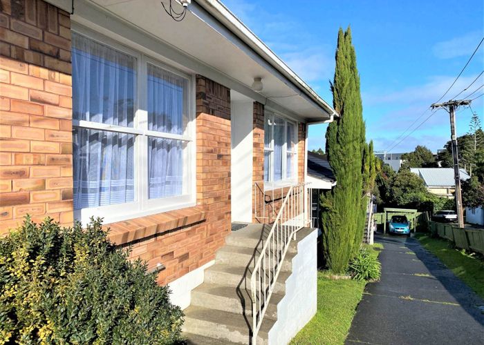  at 2/242 Onewa Road, Birkenhead, North Shore City, Auckland