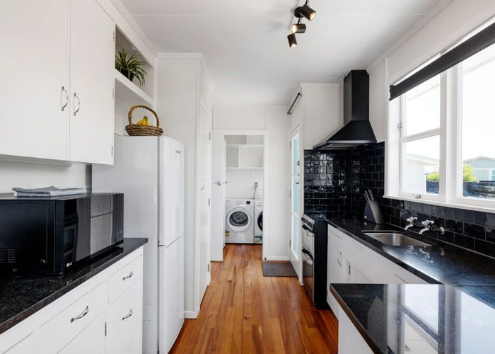  at 7 Katherine Place, Melville, Hamilton