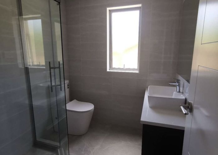  at 2/116B Weatherly Road, Torbay, North Shore City, Auckland